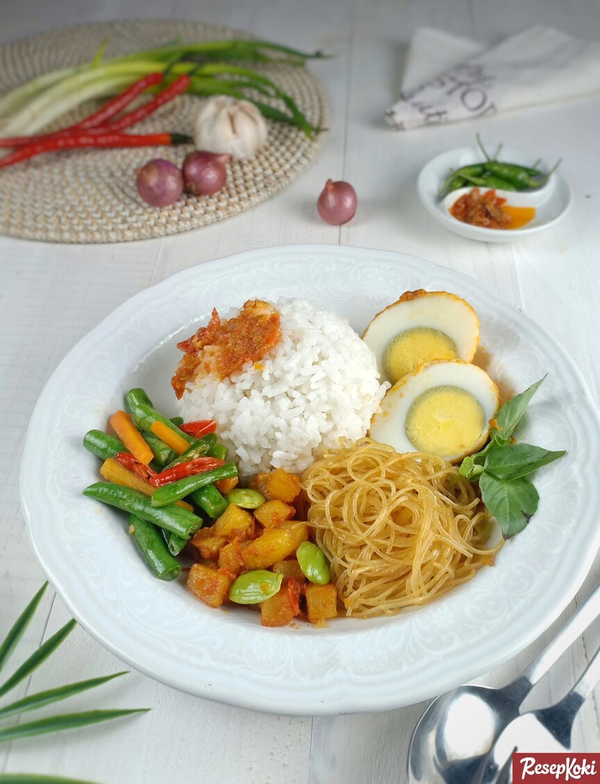 Nasi Rames Cemara: Kenikmatan Sederhana yang Menggoda di Jantung Cilacap